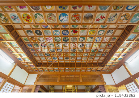 橘寺 往生院の花咲き誇る天井画(奈良県明日香村) 橘寺 往生院の花咲き誇る天井画(奈良県明日香村) 119432862