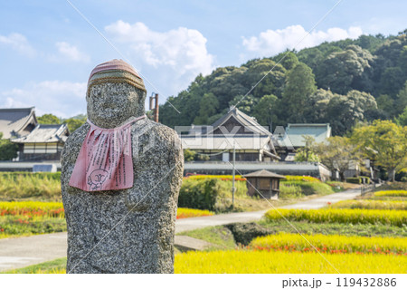 橘寺へ至る参道　聖徳皇太子御誕生所の記念碑（奈良県明日香村） 119432886