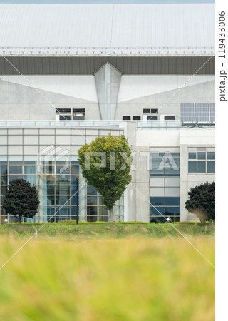 【庄内の風景】響ホールと収穫前の田んぼ 【庄内の風景】響ホールと収穫前の田んぼ 119433006