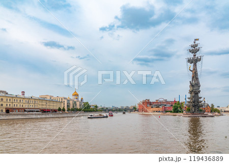 Moscow river and Peter the Great Statue. Sculpture by Zurab Tsereteli. One of the tallest monuments in Russia. Moscow river and Peter the Great Statue. Sculpture by Zurab Tsereteli. One of the tallest monuments in Russia. 119436889
