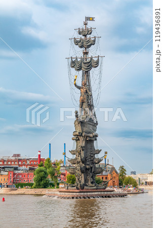 Moscow river and Peter the Great Statue. Sculpture by Zurab Tsereteli. One of the tallest monuments in Russia. 119436891