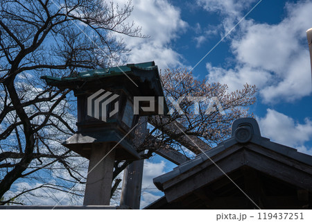 江戸時代の町並みを色濃く残す東海道47番目の宿場町三重県亀山市「関宿」の街並みを撮影 119437251