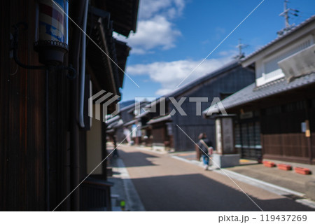 江戸時代の町並みを色濃く残す東海道47番目の宿場町三重県亀山市「関宿」の街並みを撮影 江戸時代の町並みを色濃く残す東海道47番目の宿場町三重県亀山市「関宿」の街並みを撮影 119437269