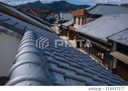 江戸時代の町並みを色濃く残す東海道47番目の宿場町三重県亀山市「関宿」の街並みを撮影 119437277