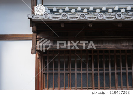 江戸時代の町並みを色濃く残す東海道47番目の宿場町三重県亀山市「関宿」の街並みを撮影 119437298