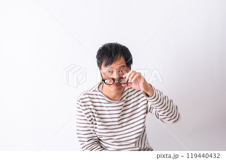 メガネをかけたミドル男性 メガネをかけたミドル男性 119440432