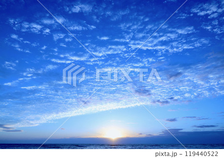 10月中旬　　久慈浜海岸の日の出　　茨城県 119440522