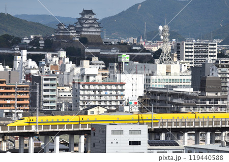 手柄山から臨むドクターと姫路城 119440588