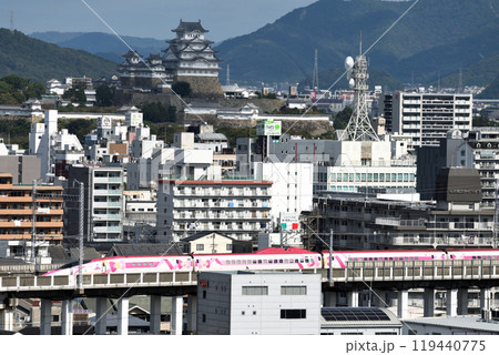 ハローキティーと姫路城 119440775