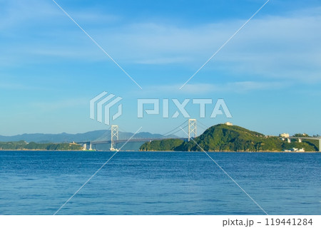海上から見た鳴門大橋 119441284