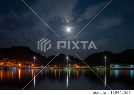夜の油津港 119441567