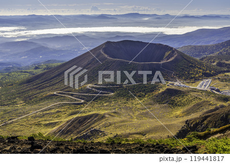 一切経山登山道から秋色の吾妻小富士 一切経山登山道から秋色の吾妻小富士 119441817