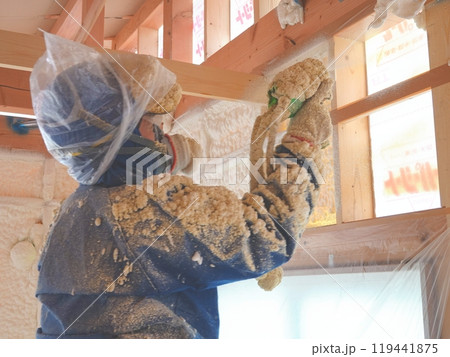 住宅の吹付断熱工事発砲ウレタン56 住宅の吹付断熱工事発砲ウレタン56 119441875