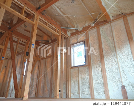 住宅の吹付断熱工事発砲ウレタン54 119441877
