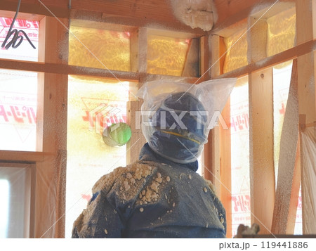 住宅の吹付断熱工事発砲ウレタン62 119441886