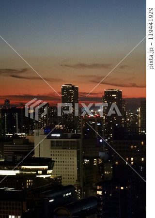 黄昏大阪、夕焼けの大阪、マジックアワー大阪、大阪中央区、オオサカ、大阪湾に沈む夕日 119441929