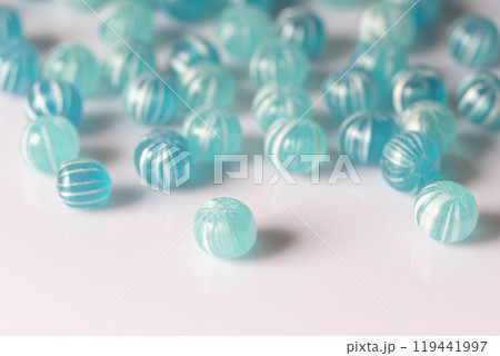 沢山のアメ玉 119441997