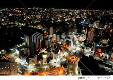 シンボルタワーから見た高松市街地の夜景 119442352