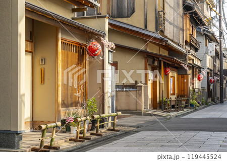 京都の花街「宮川町」 119445524