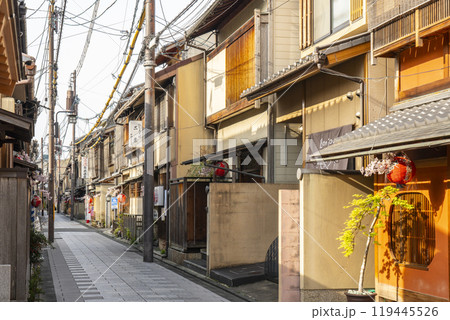京都の花街「宮川町」 119445526