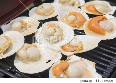 ガスグリルで焼いた殻付きホタテ　バーベキューイメージ 119446006