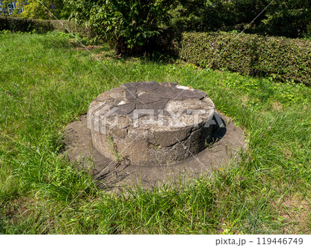 皇居近くに残る千鳥ヶ淵高射機関砲台座跡(東京都千代田区) 皇居近くに残る千鳥ヶ淵高射機関砲台座跡(東京都千代田区) 119446749