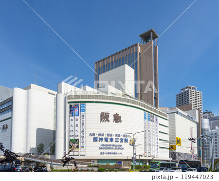 青空に映える神戸阪急の外観(2024年4月) 青空に映える神戸阪急の外観(2024年4月) 119447023