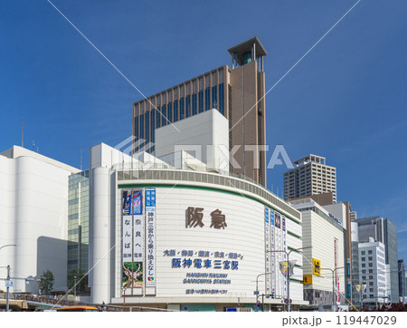 青空に映える神戸阪急の外観 青空に映える神戸阪急の外観 119447029