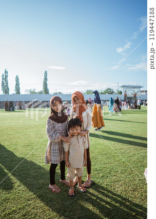 Joyful Moments: Kids Enjoying a Day Outdoors with Family in Beautiful Setting Joyful Moments: Kids Enjoying a Day Outdoors with Family in Beautiful Setting 119447188