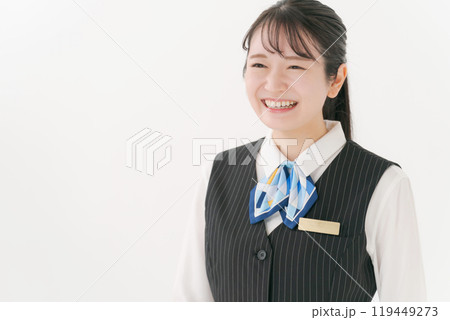会社の事務服を着た20代女性 119449273