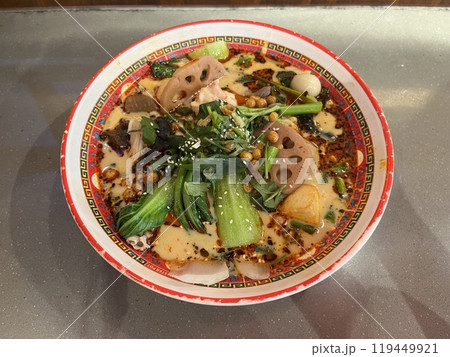 中国・四川省発祥のスープ料理である麻辣湯（マーラータン） 119449921