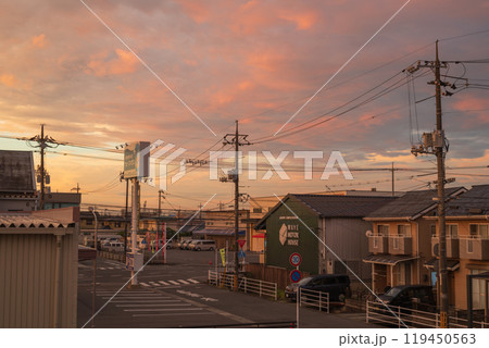 日本の岡山県岡山市の早朝の住宅街の美しい空 119450563