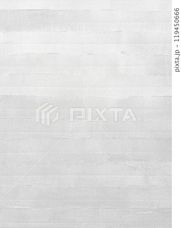 櫛引きで仕上げた白灰色の塗り壁面の縦長の背景画像 119450666