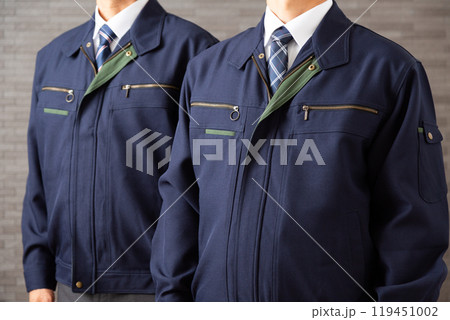 作業着姿のミドル男性ビジネスマン 119451002