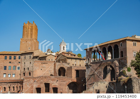 イタリアの首都ローマの街並み 119453400