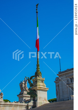 イタリアの首都ローマの街並み 119453414