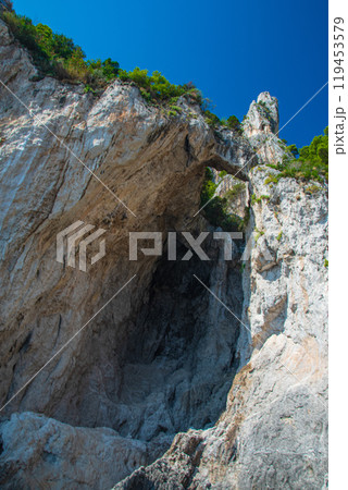 イタリアの青の洞窟があるカプリ島でのきれいな街並み イタリアの青の洞窟があるカプリ島でのきれいな街並み 119453579