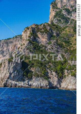 イタリアの青の洞窟があるカプリ島でのきれいな街並み イタリアの青の洞窟があるカプリ島でのきれいな街並み 119453617