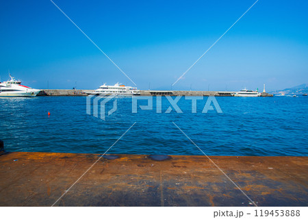 イタリアの夕焼けときれいなカプリ島の景色 119453888