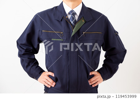 作業着姿のミドル男性ビジネスマン 119453999