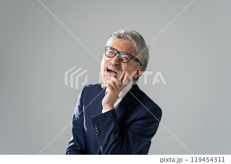ビジネスマン グレイヘア 爆笑 ビジネスマン グレイヘア 爆笑 119454311