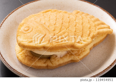 栗餡とカスタードクリーム　たいやき 119454951