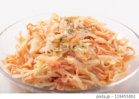 オニオンとカニ風味蒲鉾のマヨネーズ和え 119455802