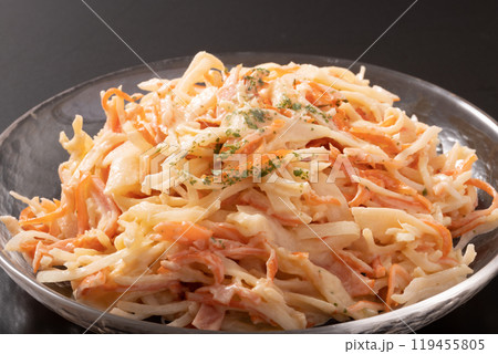オニオンとカニ風味蒲鉾のマヨネーズ和え オニオンとカニ風味蒲鉾のマヨネーズ和え 119455805