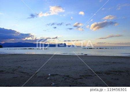 秋の蘭島海岸の夕暮れ ( 北海道 小樽市 ) 秋の蘭島海岸の夕暮れ ( 北海道 小樽市 ) 119456301