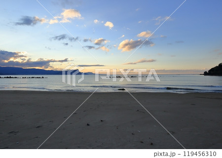 秋の蘭島海岸の夕暮れ ( 北海道 小樽市 ) 秋の蘭島海岸の夕暮れ ( 北海道 小樽市 ) 119456310
