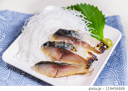 脂がのった炙り〆鯖 脂がのった炙り〆鯖 119456889