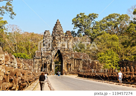 カンボジア　アンコールトムの南大門 119457274