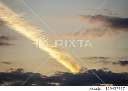 夕焼け 空 秋の空 夕暮れ 10月 イメージ 【東京都】 夕焼け 空 秋の空 夕暮れ 10月 イメージ 【東京都】 119457587