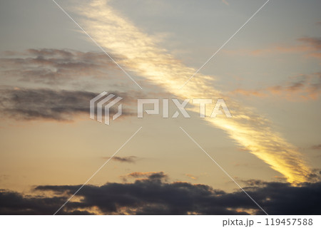 夕焼け 空 秋の空 夕暮れ 10月 イメージ 【東京都】 夕焼け 空 秋の空 夕暮れ 10月 イメージ 【東京都】 119457588